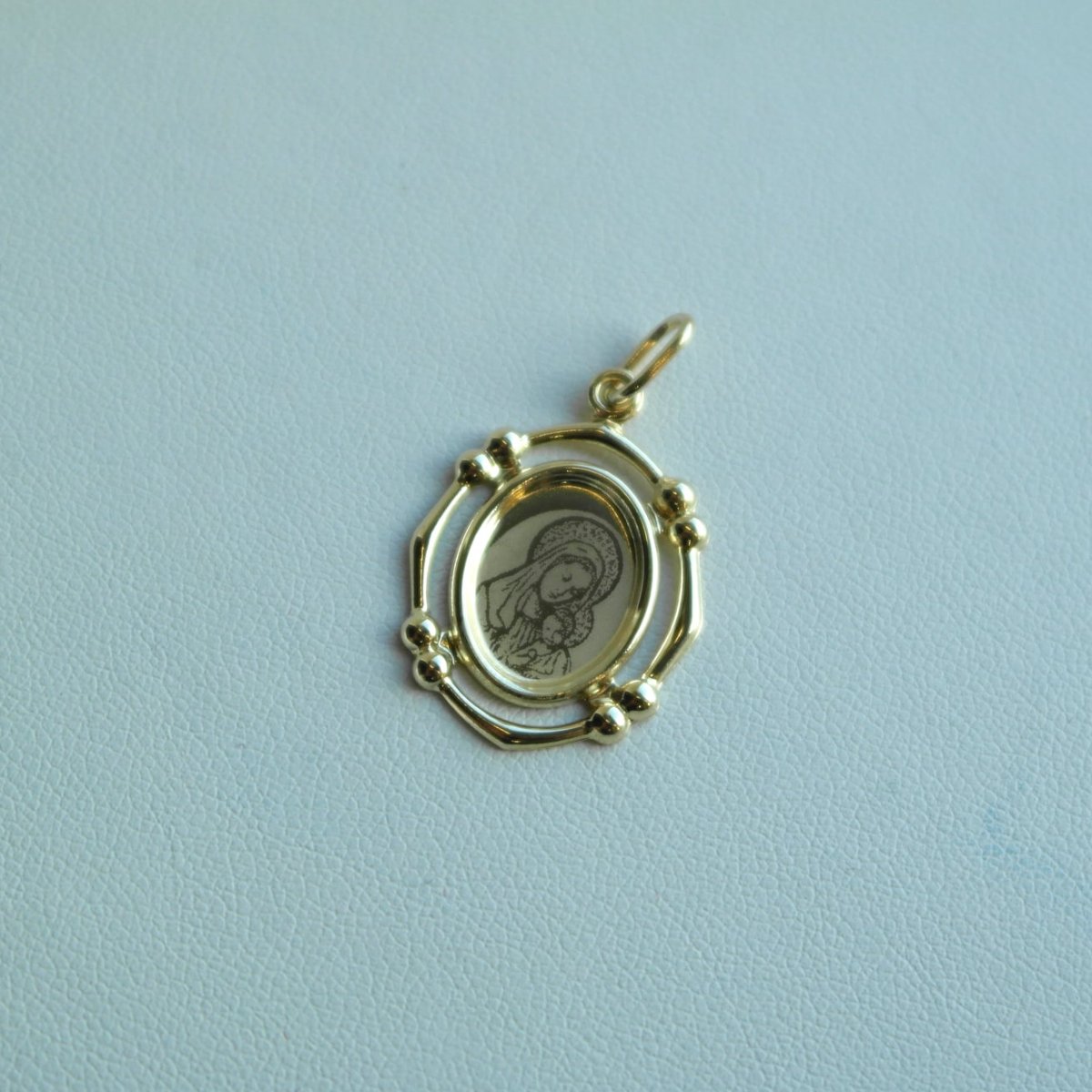 Medalik Zdobiony Ramka