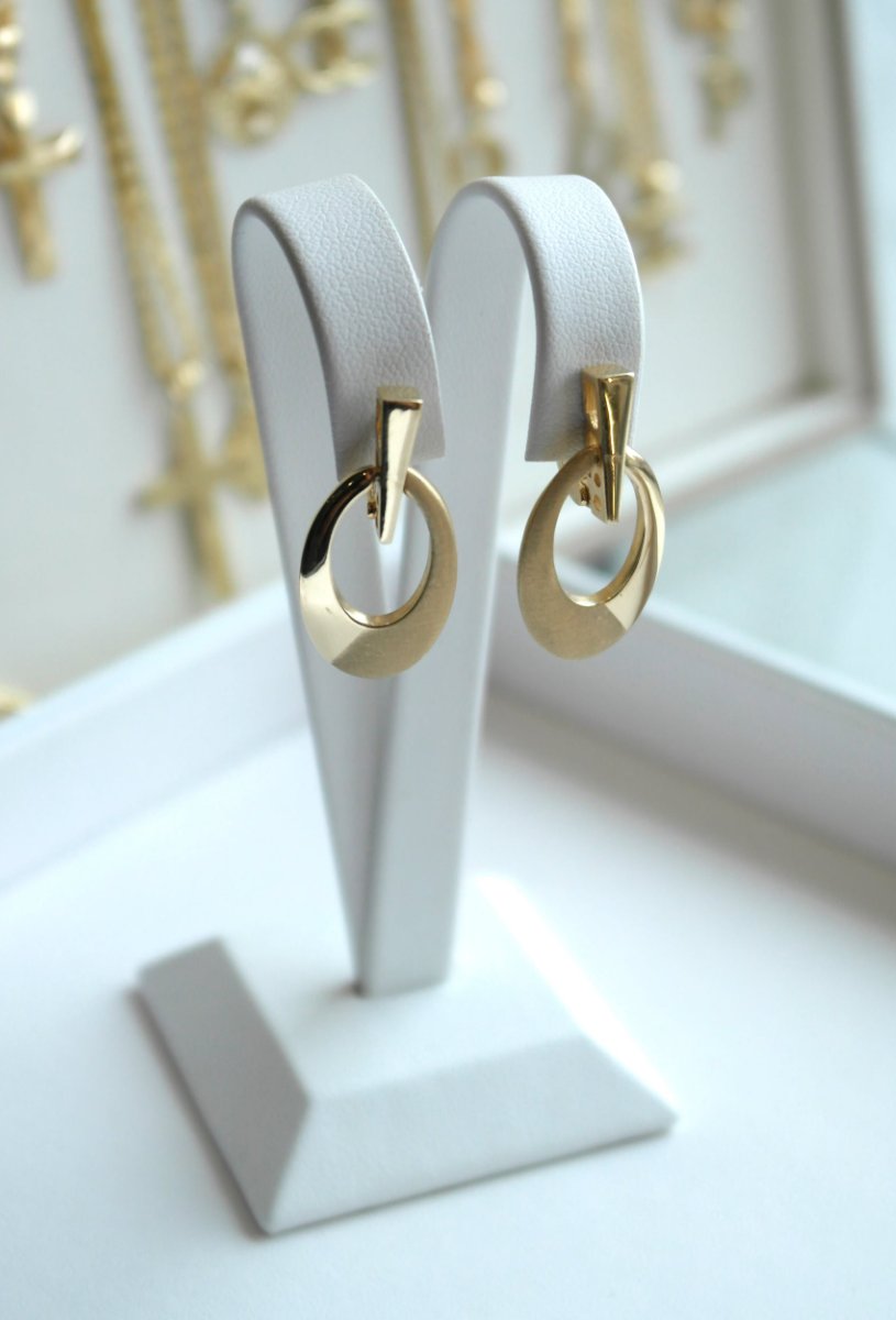 Kolczyki koła w nowoczesnym stylu