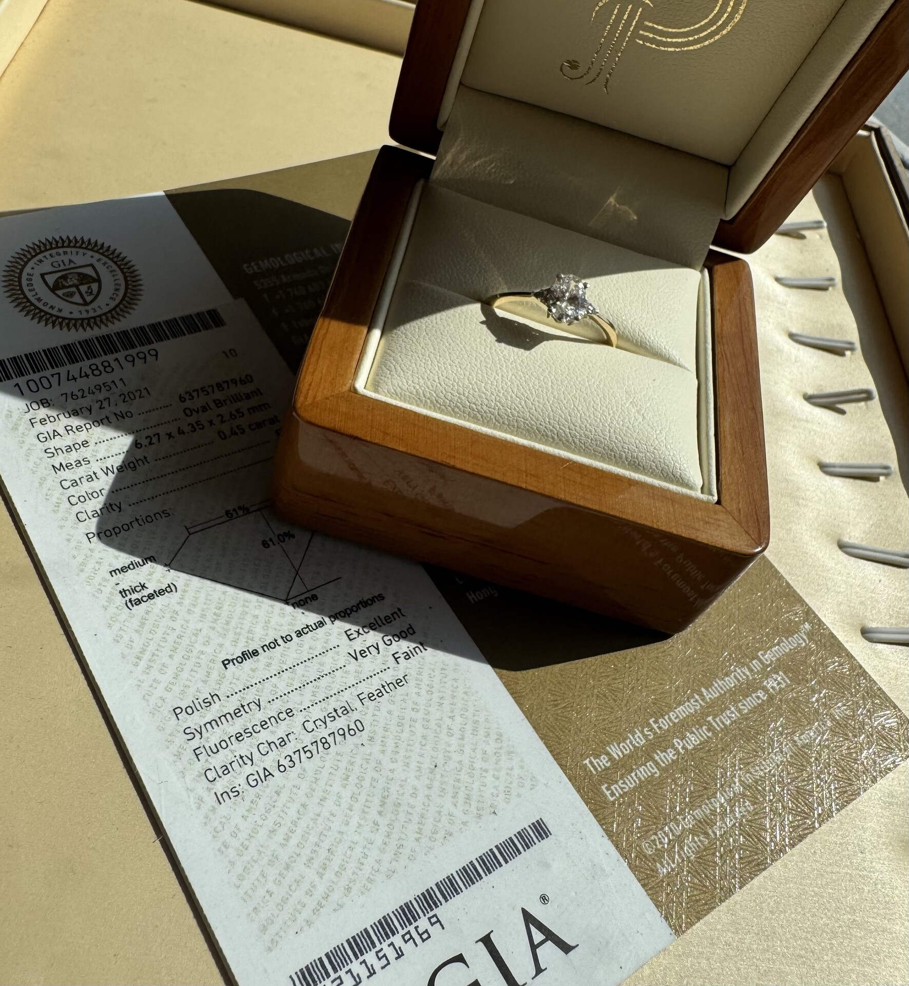 Pierścionek zaręczynowy